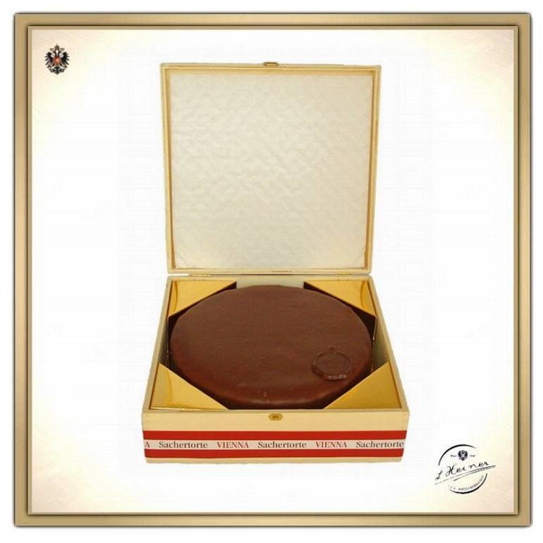 Wiener Sacher Torte im attraktiven Holzkistchen - Größe II