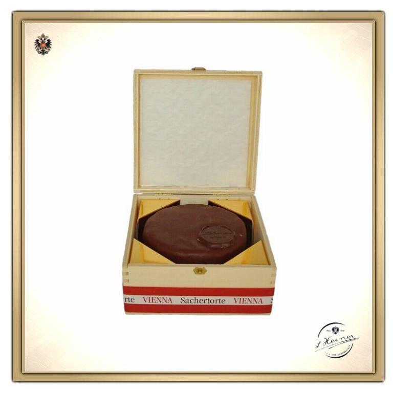 Wiener Sacher Torte im attraktiven Holzkistchen - Größe I