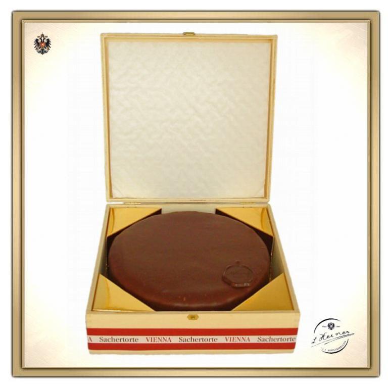 Wiener Sacher Torte im attraktiven Holzkistchen - Größe III
